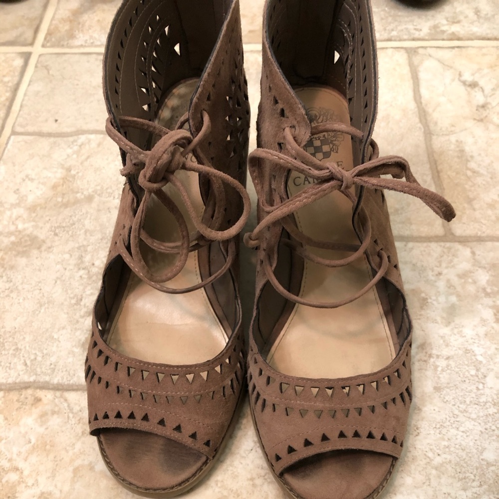 Vince Camuto size 8 peep toe booties